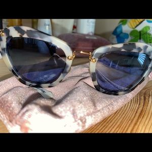 MIU MIU 10NS SUNGLASSES - PRISTINE CONDITION